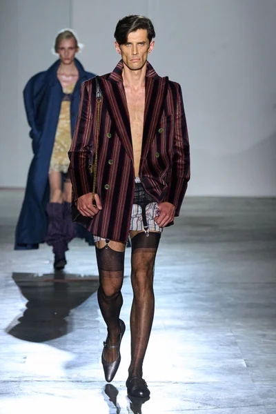 Look 17